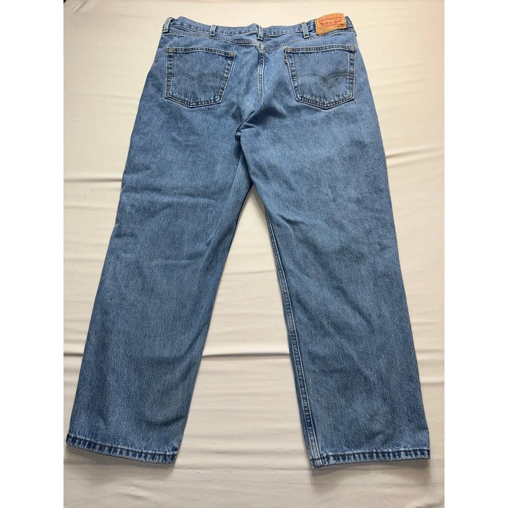 Levi's 550 Relaxed Fit Jeans Mens 42x30 Medium‎ Wash Blue Denim (Spot on Leg)